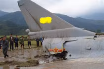 Tiêm kích J-10 Trung Quốc bị…chim tấn công, phát nổ