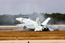 Ác mộng kinh hoàng: 6 tháng, 9 chiếc F/A-18 tan xác