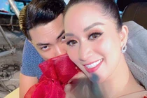 Khánh Thi tái xuất xinh đẹp sau 3 tuần sinh con