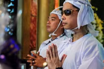 Ca sĩ Ngọc Sơn sụt 7kg vì cha qua đời