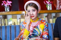 Hoa khôi Nam Em bật khóc khi trình làng MV "Tết sang"