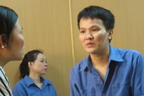 Cán bộ hải quan xộ khám vì buôn lậu xuyên quốc gia