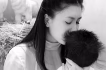 Nguyệt Ánh khoe con trai mới sinh với chồng người Ấn Độ