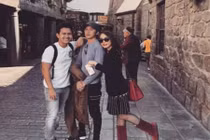 Con trai khoe ảnh quấn quýt Hoài Linh sau loạt bão tố