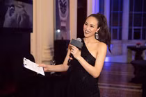 Phương Mai mỉa mai trình độ làm MC của siêu mẫu đình đám