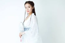 Ảnh Hoa hậu Kỳ Duyên hóa "tiểu tiên nữ" bị ném đá 