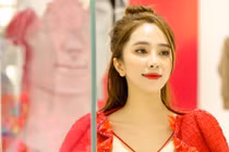 Diễn viên Quỳnh Nga đẹp gợi cảm với váy đỏ rực