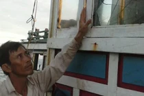 Tàu chiến TQ dùng chĩa sắt, búa... tấn công tàu cá VN