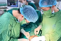 Cứu thai phụ chửa ngoài tử cung, vỡ gây sốc mất máu