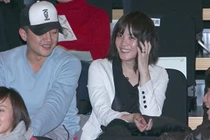 Lý Á Bằng bị cười nhạo khi tuyên bố từ thiện 70% tài sản