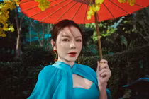 Lý Nhã Kỳ xinh đẹp diện áo dài đón Tết