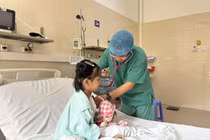 Bé 7 tuổi hồi sinh sự sống kỳ diệu nhờ ghép tim