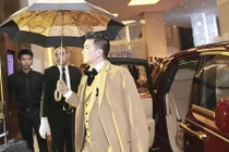 Xe 40 tỷ xuất hiện chớp nhoáng trong show Đàm Vĩnh Hưng