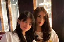 Thú vui tao nhã cuối tuần của Trương Ngọc Ánh và con gái