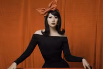 Duy Khánh giả gái xuất thần được khen “đẹp hơn gái thật“