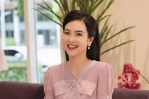 Nhan sắc đời thực xinh đẹp của BTV thời sự Phương Thảo