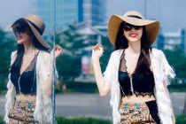 Thủy Tiên đẹp “mướt mắt” với trang phục đường phố