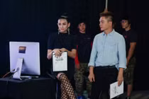 Bất đồng, Nam Trung đuổi Võ Hoàng Yến khỏi hậu trường chụp ảnh 