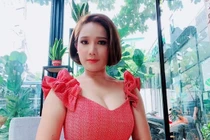 MC Cát Tường mặt mộc xinh đẹp, vòng một lồ lộ ở tuổi 42