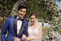 Nhan Phúc Vinh đăng ảnh cưới với Huyền Lizzie gây sốt