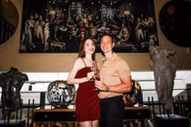 Hồ Ngọc Hà diện váy ngắn, khoe dáng siêu nuột bên Kim Lý