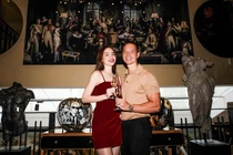 Hồ Ngọc Hà diện váy ngắn, khoe dáng siêu nuột bên Kim Lý