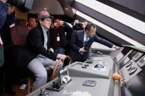 Thành Long mua du thuyền triệu đô bị chỉ trích khoe của 