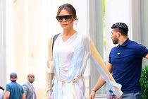 Victoria Beckham lẻ bóng dạo phố New York sau tin đồn ly hôn