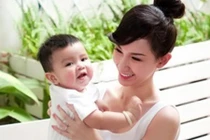 MC Quỳnh Chi nhờ luật sư can thiệp việc “đòi” con