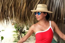 Vẻ gợi cảm của mỹ nhân vẫn chung giường với tình trẻ sau chia tay