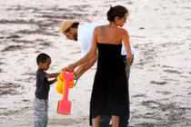 Angelina Jolie tự tung bằng chứng ngoại tình với Brad Pitt