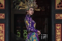 Thi hoa hậu, Chi Nguyễn bị “chơi xấu”, phải ủi đồ trong nhà vệ sinh?