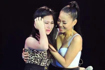 Sợ tẩy chay, Hương Tràm đăng đàn “nịnh” Thu Minh