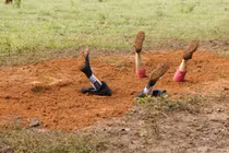 Kiều Minh Tuấn, Huy Khánh ám ảnh khi bị chôn dưới đất để đóng phim