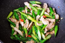 Loại rau mệnh danh "rau hoàng đế", 150.000 đồng/kg, ăn cực bổ