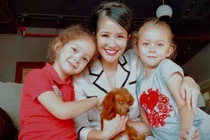 Hồng Nhung viết nhật ký bằng thơ: “Gắng khi nước mắt tuôn“