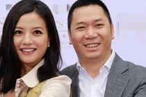 Vợ chồng Triệu Vy bị bãi miễn chức vụ, đối diện kiện tụng