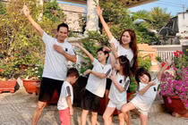 Vợ chồng Lý Hải - Minh Hà đưa 4 con cực yêu về quê ngày giáp Tết