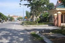 Rơi từ mái che sân bóng xuống đất, một người tử vong