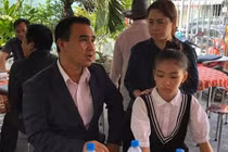 Quyền Linh về Long An viếng tang diễn viên Nguyễn Hoàng