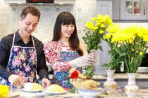 Vợ chồng Đăng Khôi - Thủy Anh làm mâm cỗ cúng rằm tháng 7