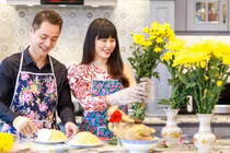 Vợ chồng Đăng Khôi - Thủy Anh làm mâm cỗ cúng rằm tháng 7