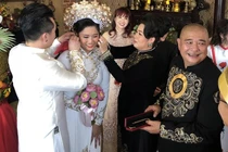 NSND Hồng Vân hạnh phúc ngày con gái về nước báo hỷ