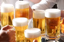 Bác sĩ mách cách làm giảm độc hại của rượu bia