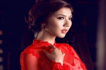 Ngọc Quyên rực rỡ, khoe dáng thon cùng áo dài 