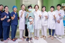 Bé 8 tuổi suy thận giai đoạn cuối được hồi sinh nhờ ghép tạng