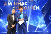 Xuân Bắc "đá xéo" màn cầu hôn lố sóng của Trường Giang