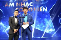 Xuân Bắc "đá xéo" màn cầu hôn lố sóng của Trường Giang