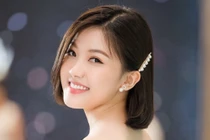 “Trà tiểu tam” Lương Thanh khoe vai trần gợi cảm ở sự kiện