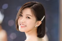 “Trà tiểu tam” Lương Thanh khoe vai trần gợi cảm ở sự kiện